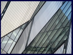 Toronto Bus Tour 180  - Royal Ontario Museum